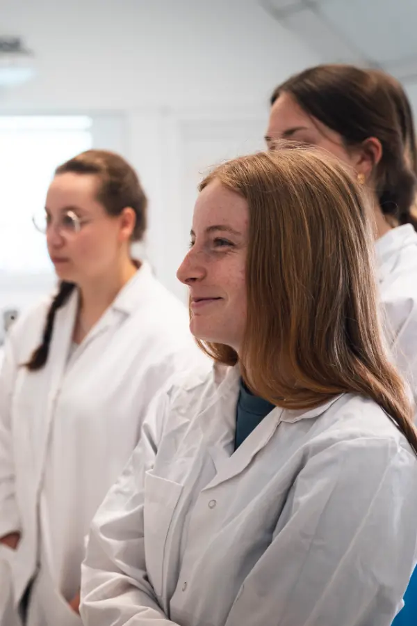 personnels en laboratoire et étude de l'environnement